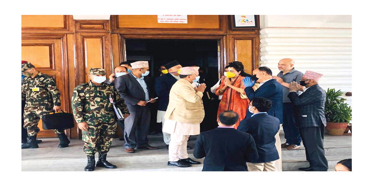 कोषलाई महासंघको ५९ लाखको चेक, ९१ लाखको अत्यावश्यक सामग्री