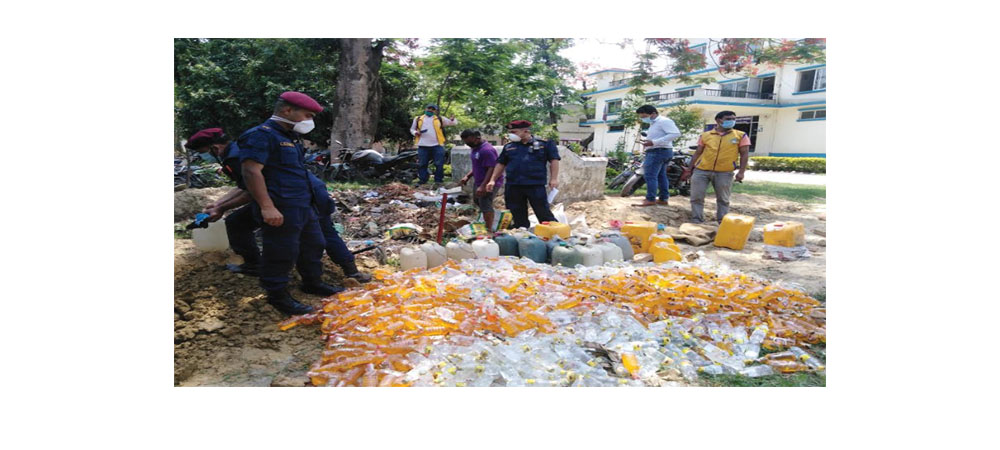 प्रहरीद्वारा ठूलो परिणमको अवैध मदिरा नष्ट