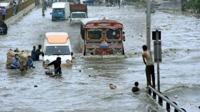 पाकिस्तानमा वर्षा र बाढीका घटनामा १०० जनाको मृत्यु, ५७ घाइते