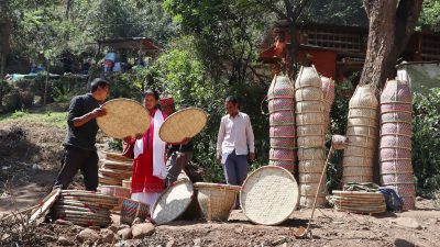 अचेल बिक्न छाडे डालो, नाङ्लो र ठेकी